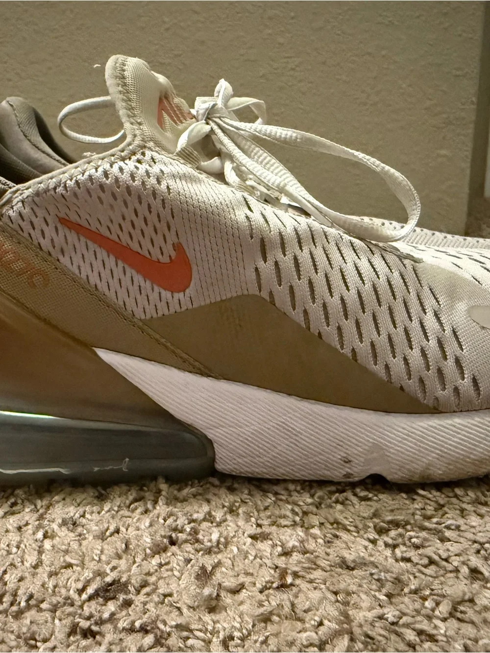 Nike Air Max 270 Sneakers in Beige with Coral Accents - Picture 2 of 6